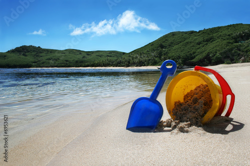 summer vacation - bucket and spade (landscape)