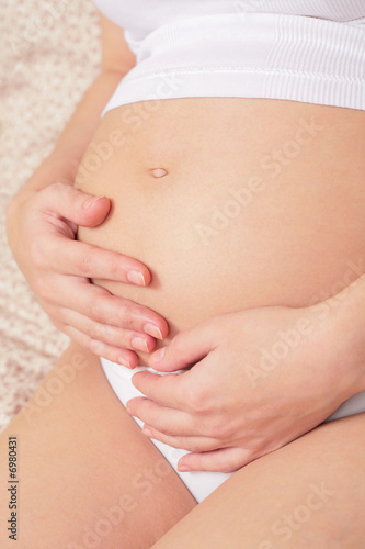 hands on the belly, pregnancy
