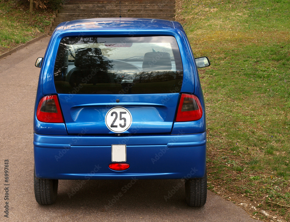 Auto mit Geschwindigkeitsbegrenzung Auto mit Geschwindigkeitsbegrenzung