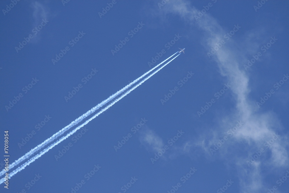 Trace d'avion dans le ciel Trace d'avion dans le ciel