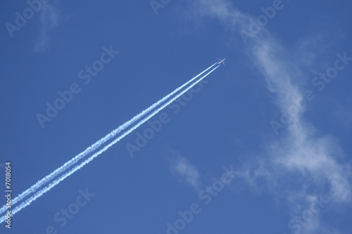 Trace d'avion dans le ciel