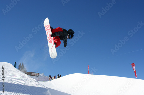 Snowboard sur le half-pipe d'Avoriaz