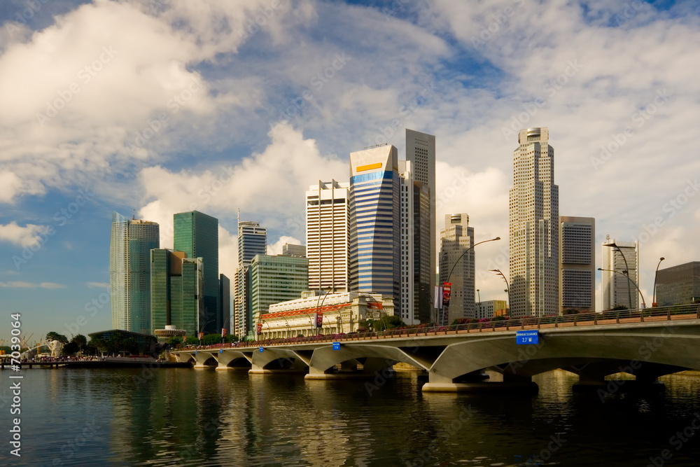 Fototapeta premium Skyline of the financial district in Singapore