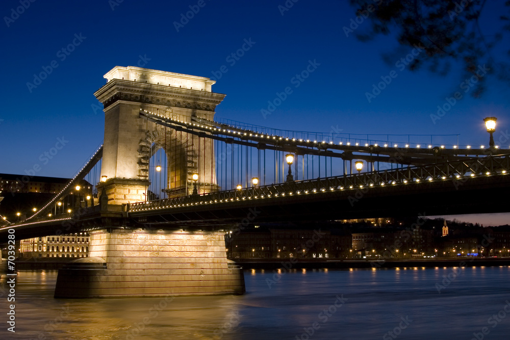 Obraz premium Budapeszt o zmroku