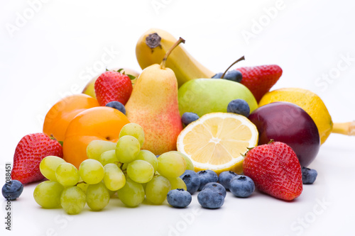 Bunte Mischung aus vielen verschiedenen Sorten von Obst #7088451