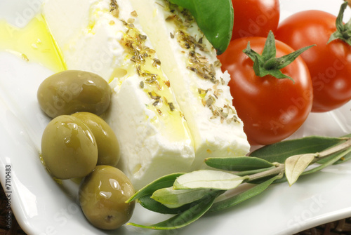 Salat mit Feta und Oliven
