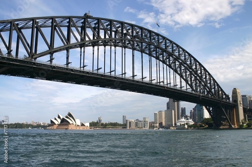Sydney Harbour Bridge and Opera House © urosr