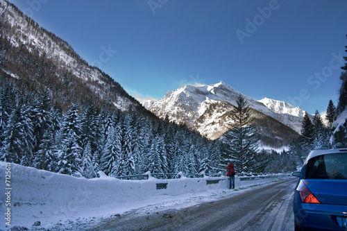 strada innevata