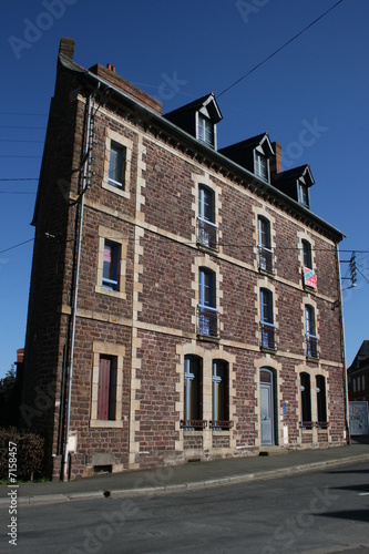 Immeuble d'habitation à Montfort sur Meu (Bretagne)