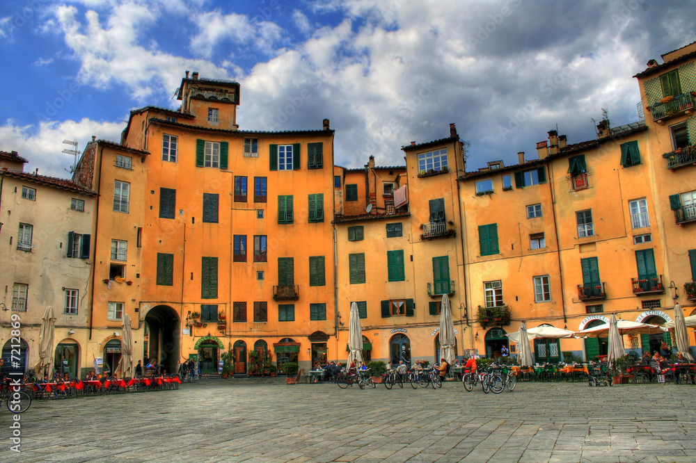 Lucca - Circular Square