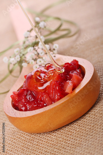 strawberry and honey face mask