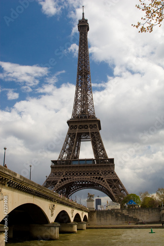 Eiffel Tower and the Seine River © Jeff Schultes