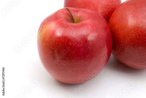 red apples