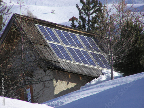 1566 - Panneaux solaires sur chalet montagnard
