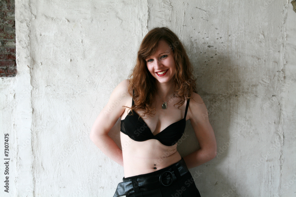 PORTRAIT FEMME DE CHARME PORTRAIT FEMME DE CHARME