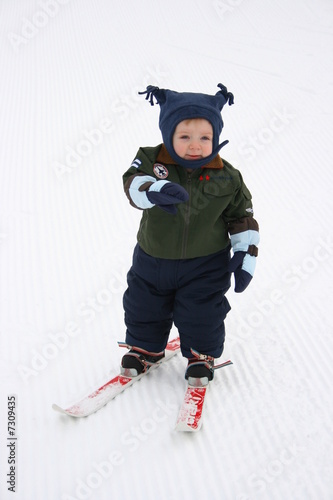 little boy skiing