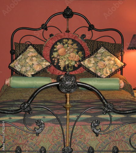 Slika na platnu ornate iron bedstead