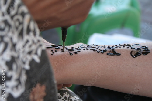 Tatouage au Henné sur une main