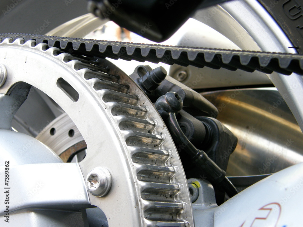 courroie de transmission de moto Stock Photo | Adobe Stock