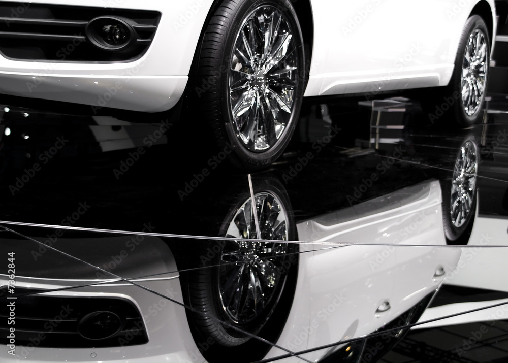Fototapeta premium Car and its reflection