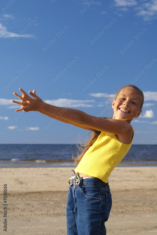 Preteen girl nude Preteen girl on a beach Stock 写真 | Adobe Stock