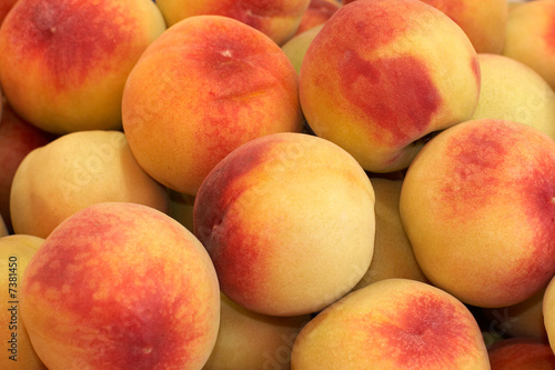 heap of peaches at the market