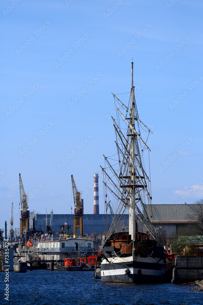 Sailing ship at the port take off mast. Sailing ship at the port take off mast.