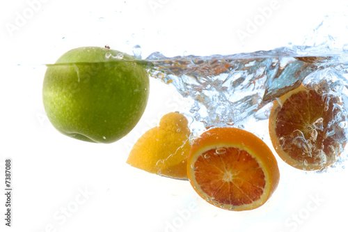 Fototapeta Naklejka Na Ścianę i Meble -  Splashing fruit