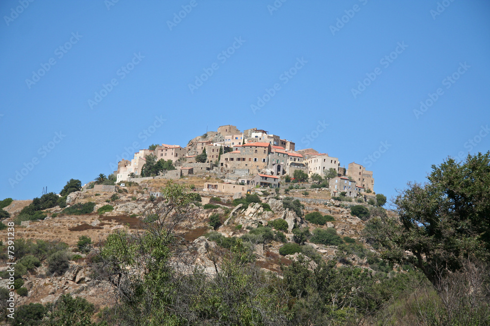 Le village de Sant'Antonino en Corse