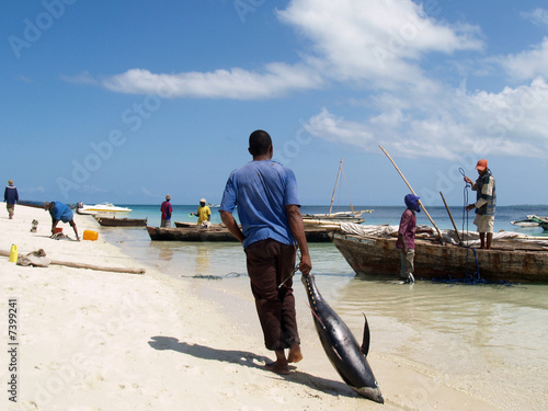 Pescador en Misali - Tanzania photo