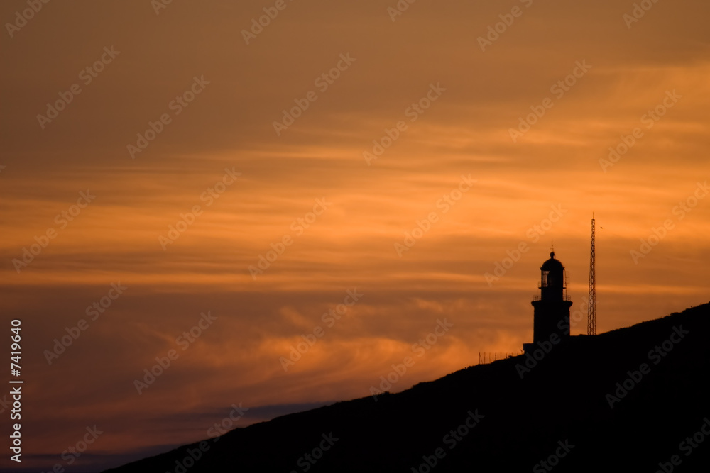 Fototapeta premium Faro del cabo Matxitxako amaneciendo