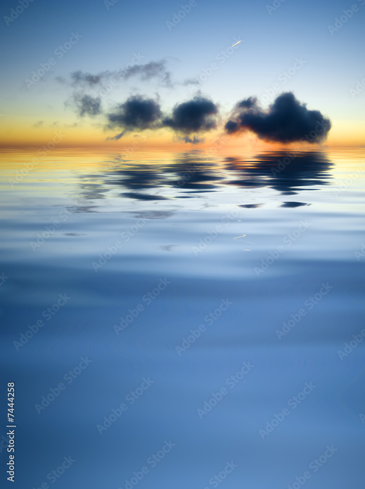 Obraz premium Blue water and clouds 