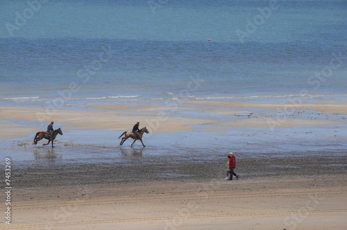 Cavaliers sur la plage