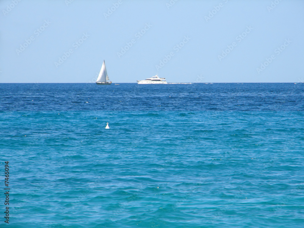 Obraz premium Yachts on horizon