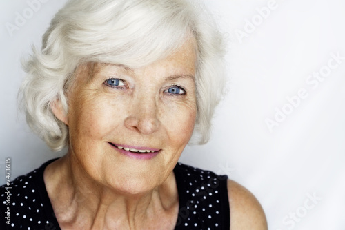  Charmante ältere Frau photo