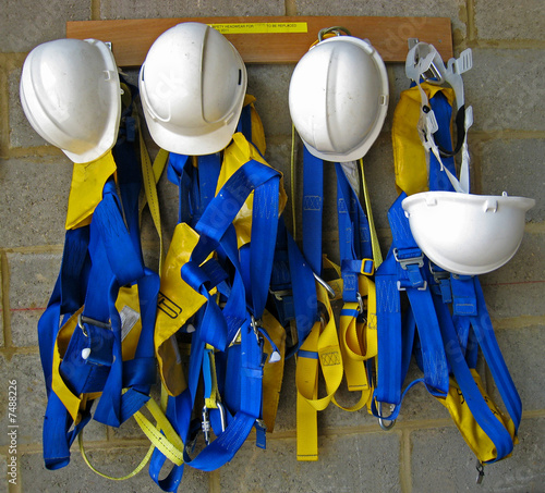 safety harness and helmets photo