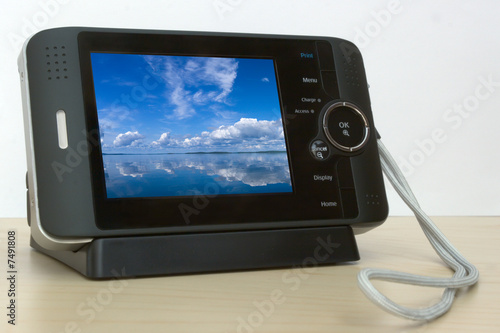 Pocket multimedia viewer