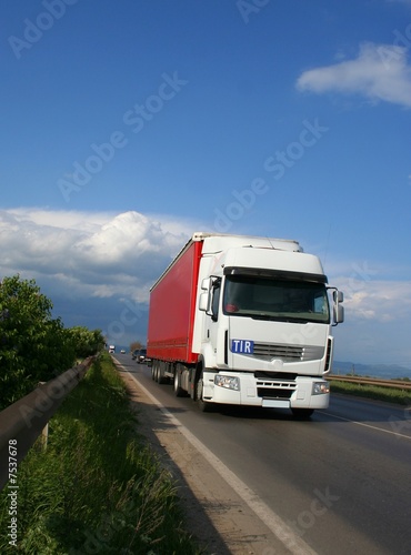 Truck semitrailer