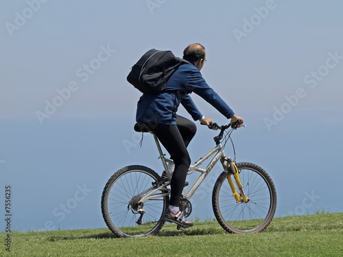 Fototapeta Naklejka Na Ścianę i Meble -  Hombre en bicicleta