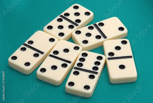 Dominoes game