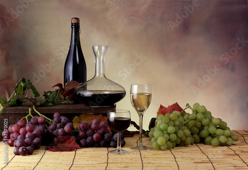 Ambientazione uva e vino photo