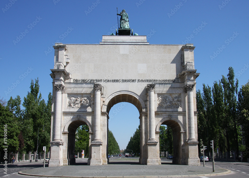 Siegestor München - Blick auf Leopoldstraße