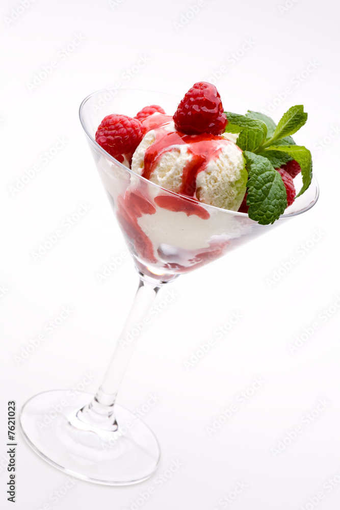 Heisse Liebe - Vanilleeis und heiße Himbeeren Heisse Liebe - Vanilleeis und heiße Himbeeren
