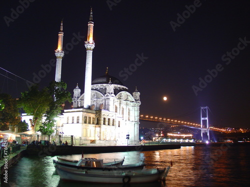 Ortaköy bei Nacht photo