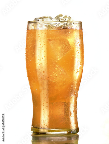 bicchiere di aranciata con ghiaccio photo