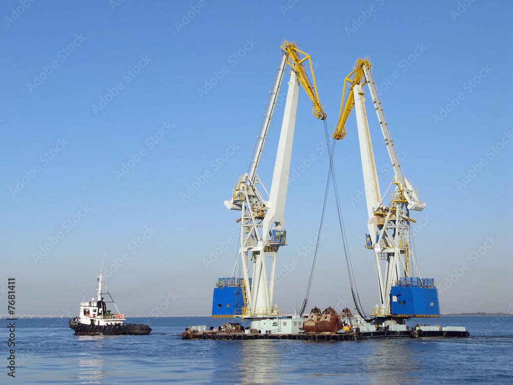Large maritime cranes and boat