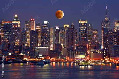 Th New York City Skyline © Gary
