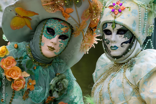 duo costume carnaval déguisement venise masque chapeau féminité Stock Photo  | Adobe Stock