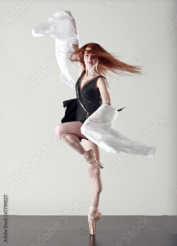 Fototapeta Naklejka Na Ścianę i Meble -  Ballerina