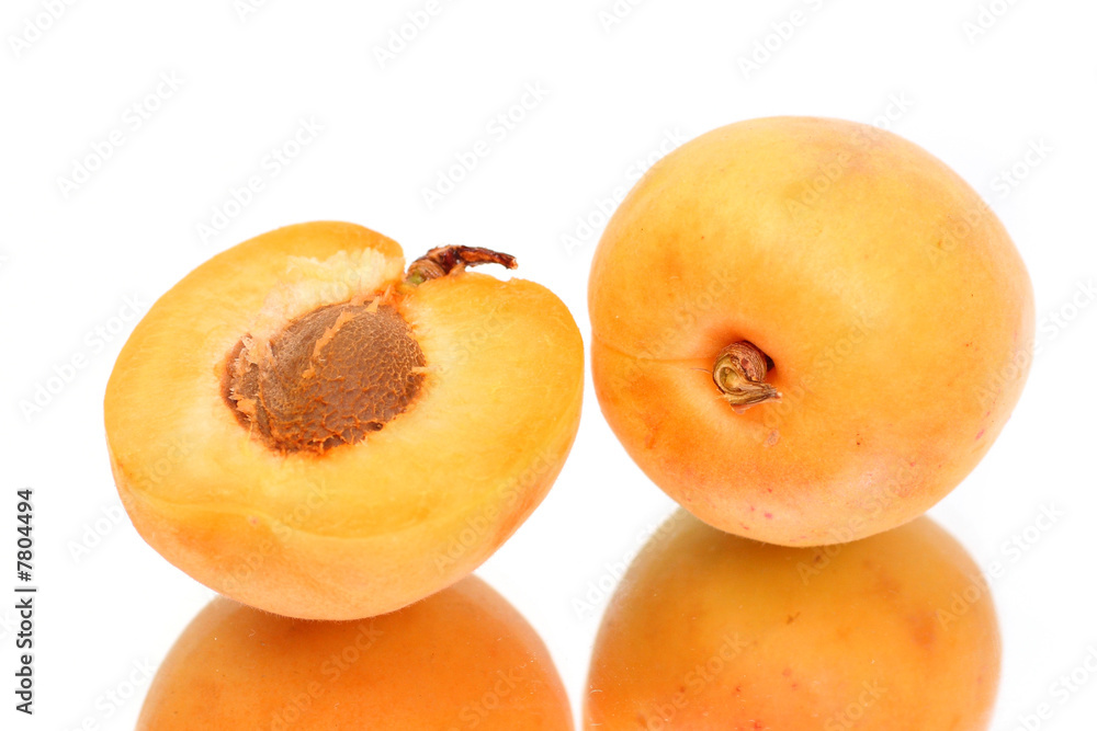 Apricot with halves